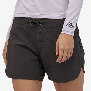 Women's Wavefarer Boardshorts 5" In Black